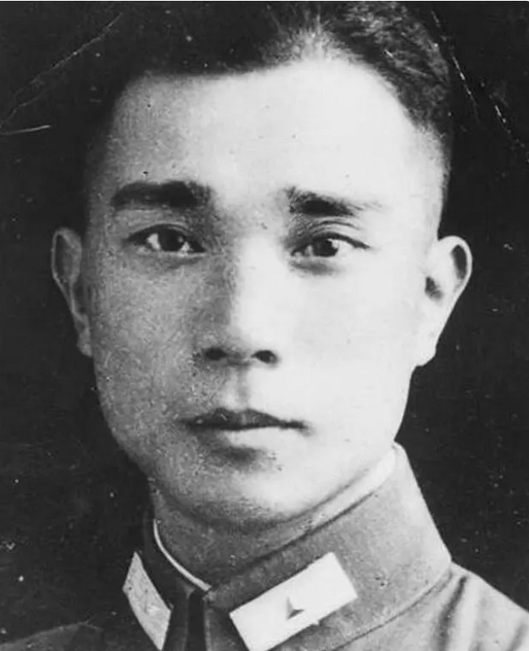 年,被周总理挂念了25年,在1981年,回国后,邓大姐迫不及待地找到他说道