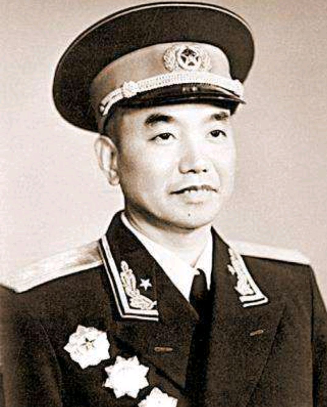 华北军区成立,聂帅任司令员,三位副司令都是谁?后来什么军衔?