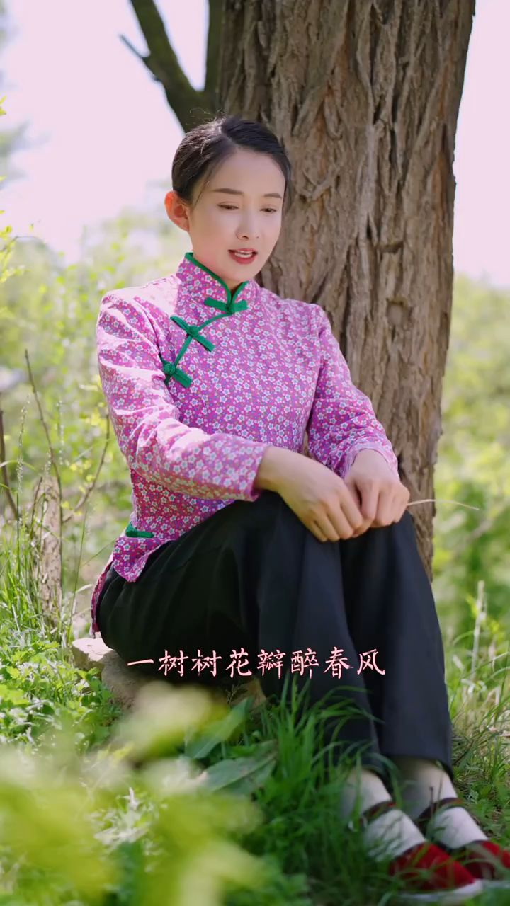 刘妍新歌《风吹桃花红》