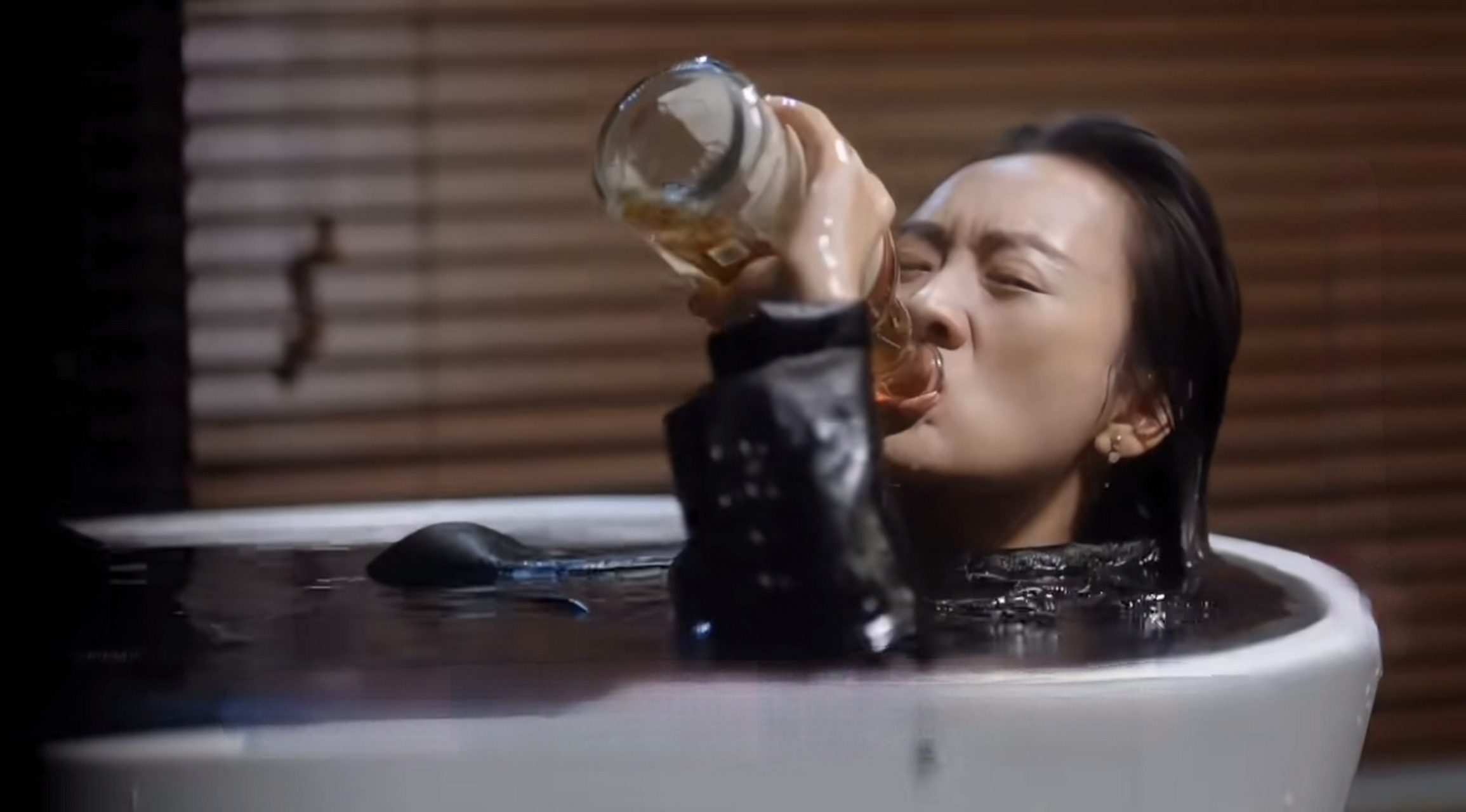 顾佳为啥看到林有有身上的纹身彻底崩溃71   电视剧《三十而已》里