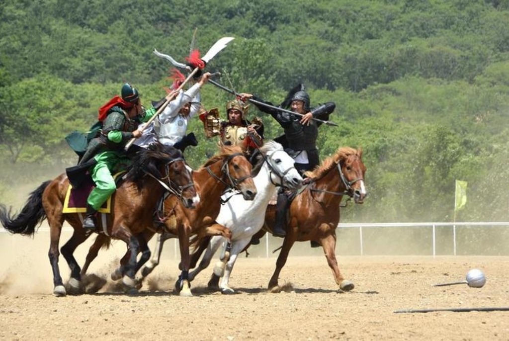 《三国演义》中的三英战吕布,体现的并非兄弟义气,而是不公平