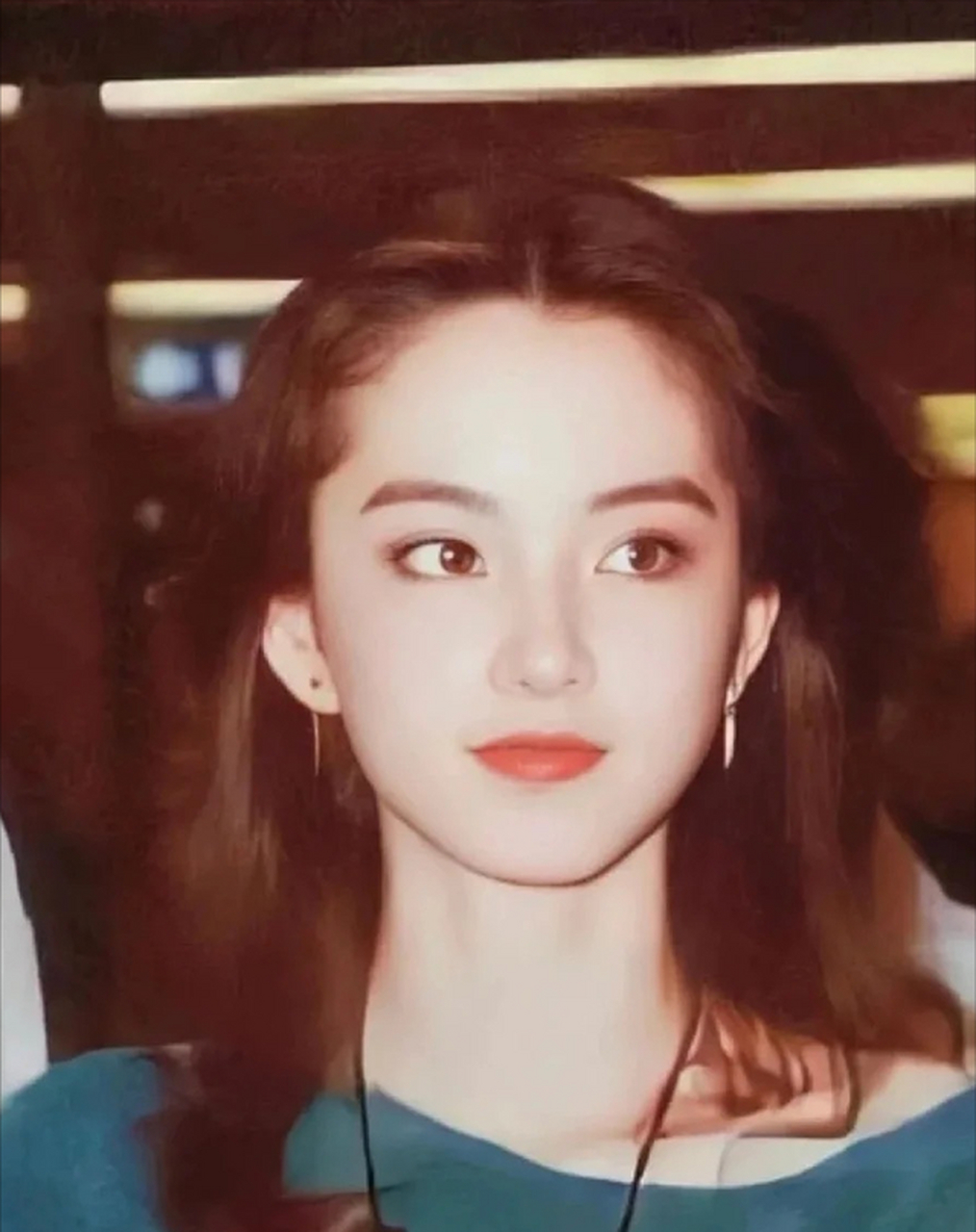 这是林青霞学生时代的证件照毫无ps,证件照拍的这么美不禁让人想起了