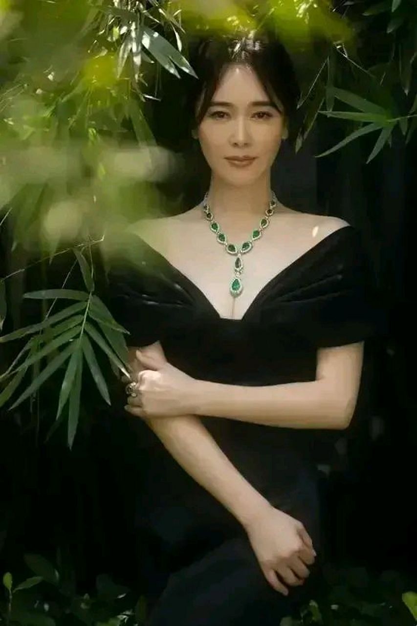 她是陈道明的绯闻女友,孙红雷的梦中情人,45岁了仍然娇嫩欲滴  我们都