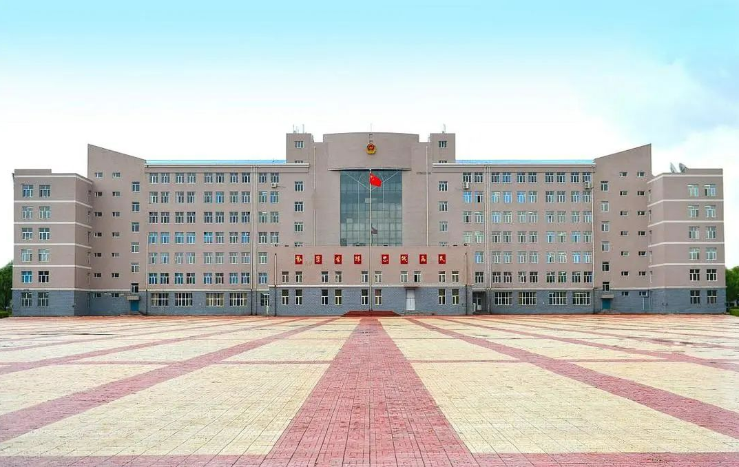 该学院前身为黑龙江省政法干部学校和黑龙江省人民警察学校,2003年经