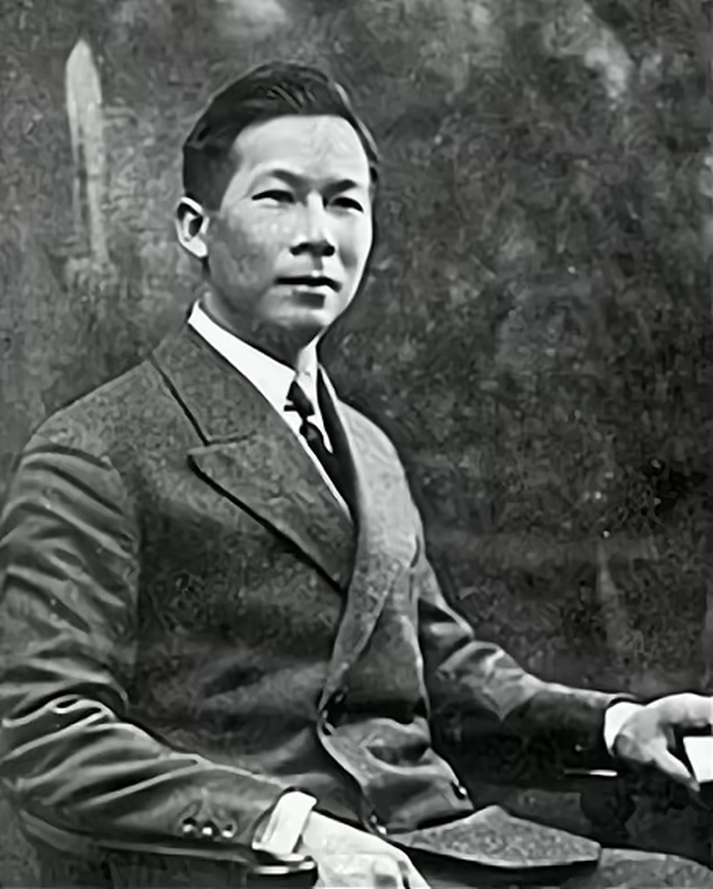 当年宋子文在美国哈佛大学学习期间,在日本留学的刘纪文应宋子文盅