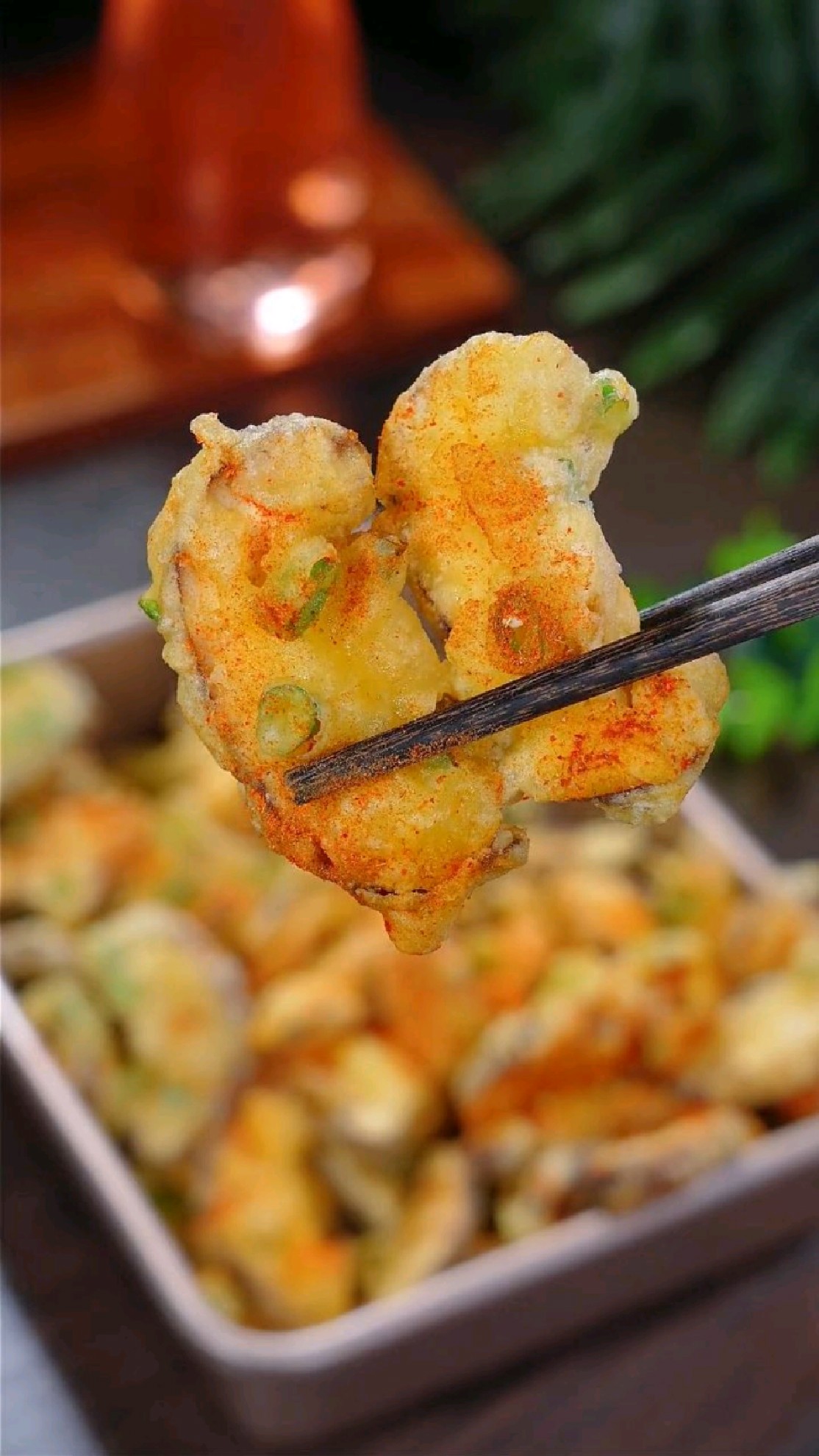 香菇很多人都喜欢吃,试试这个炸香菇,酥酥脆脆