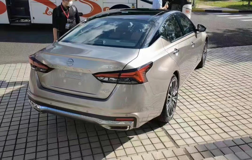 大号"锐程cc"?2023款日产天籁亮相街头,全系标配cvt变速箱!