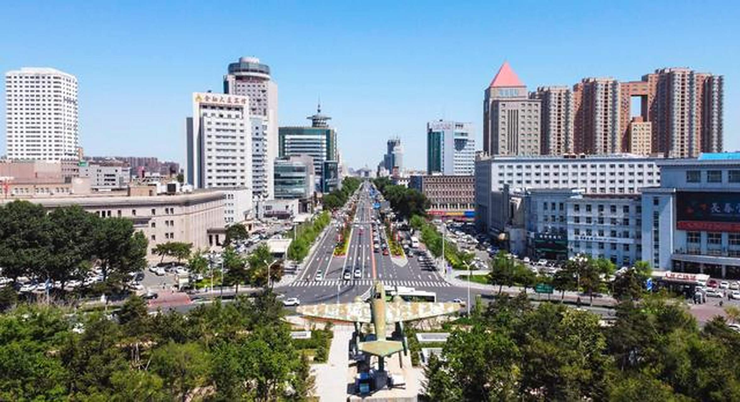 各省代表性大道: 北京:长安街 长春:人民大街 广东:深圳深南大道 四川