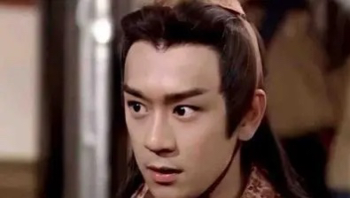 "被下降头"香港女演员曾在直播中摸下体,今穿搭再引网友热议