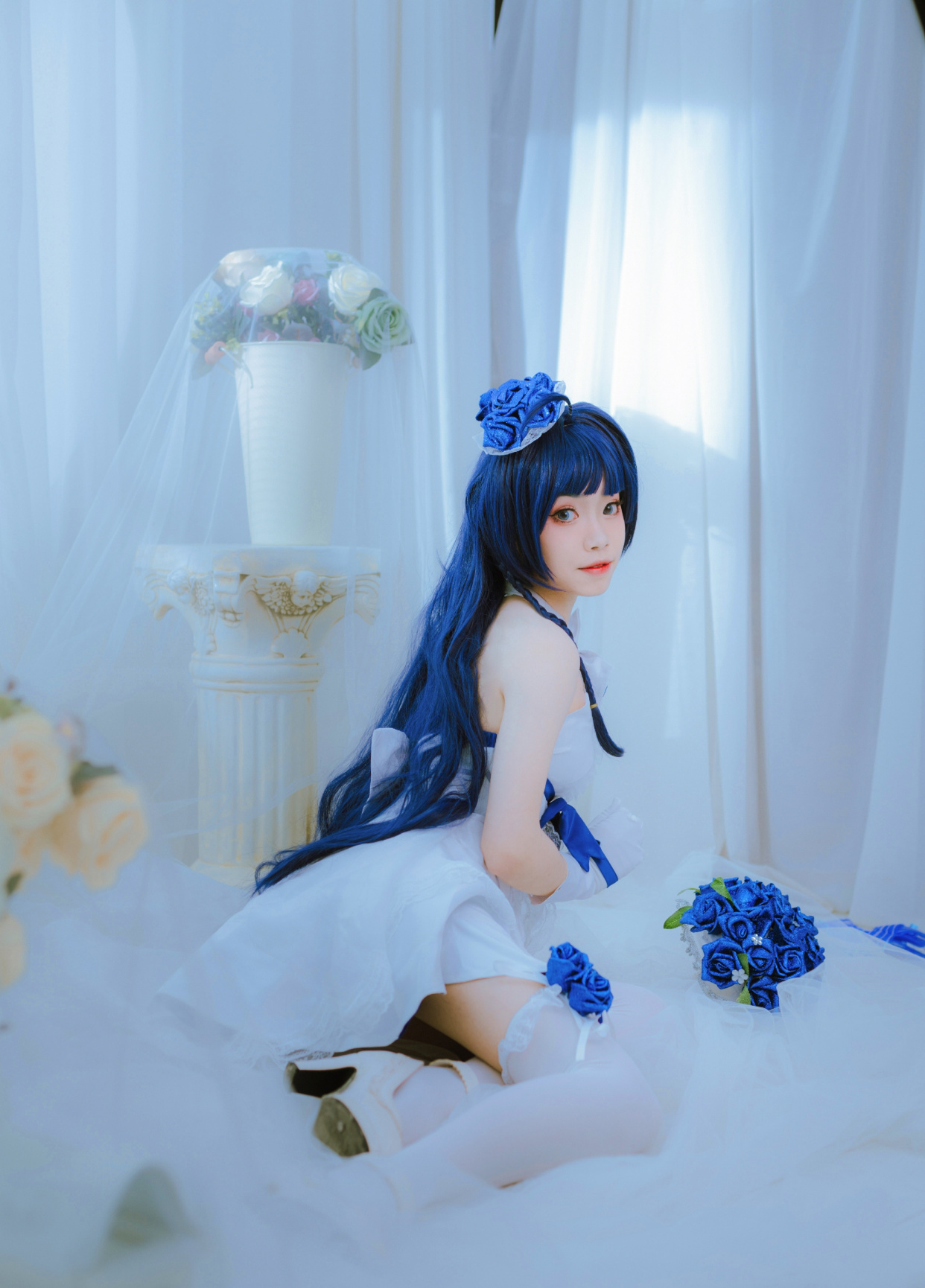 cosplay:芽衣的纯净永恒花嫁,过膝"白丝"配上白色高跟鞋,好美