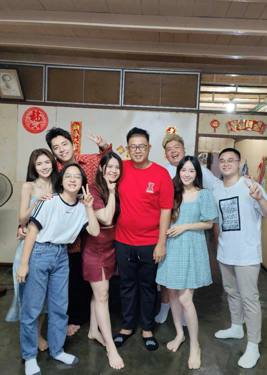 王大陆和蔡卓宜父母亲以及家人合照!