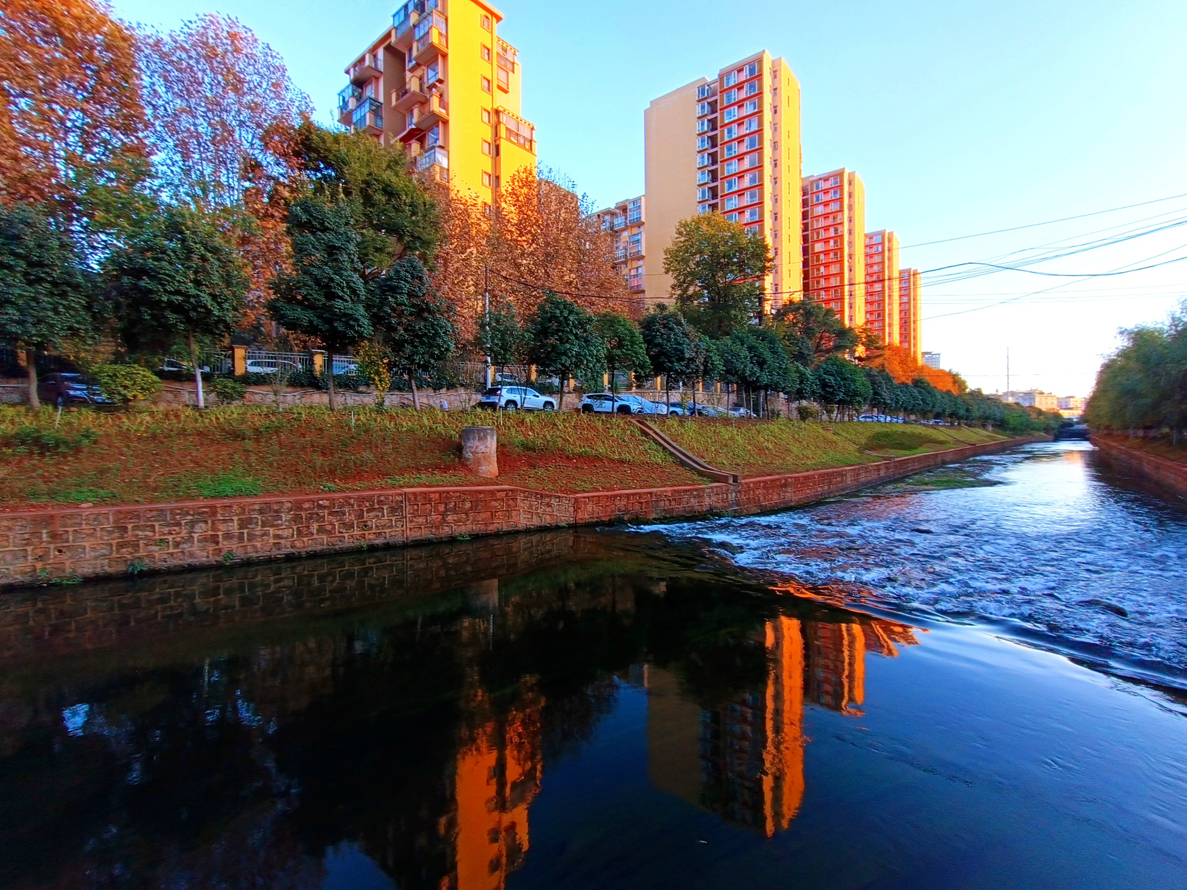 我是本地分享家# #旅行# #昆明#昆明 秋季的宝象河是美丽的,河流清清