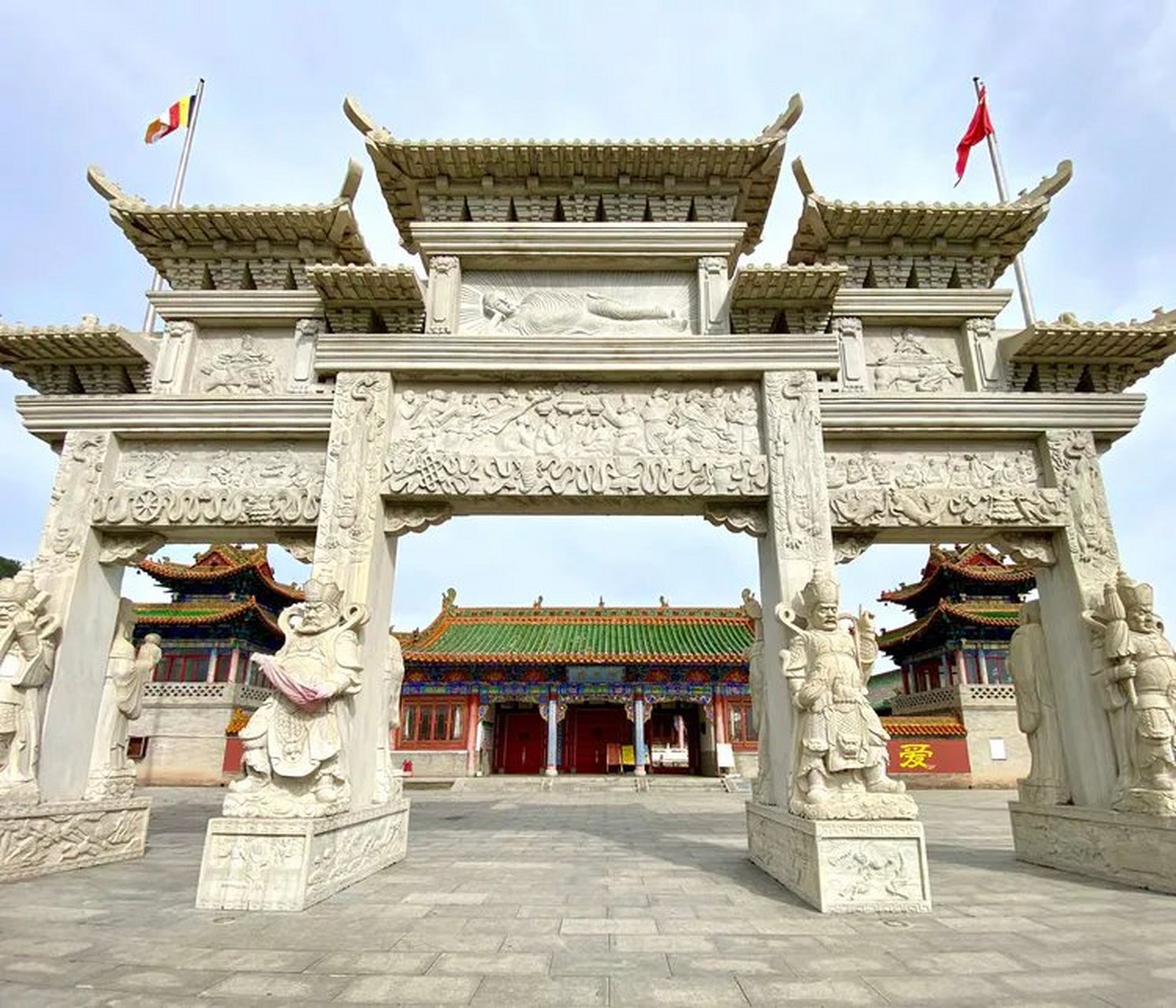 佛光寺位于和顺县城西风景秀丽的国家级森林公园一一云龙山北峰,整个