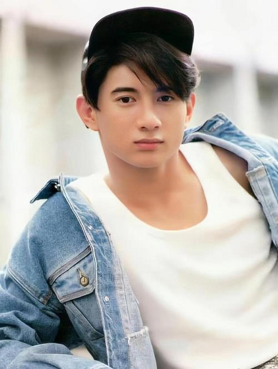 吴奇隆,1970年10月31日出生于中国台湾省台北市,中国台湾男歌手,演员