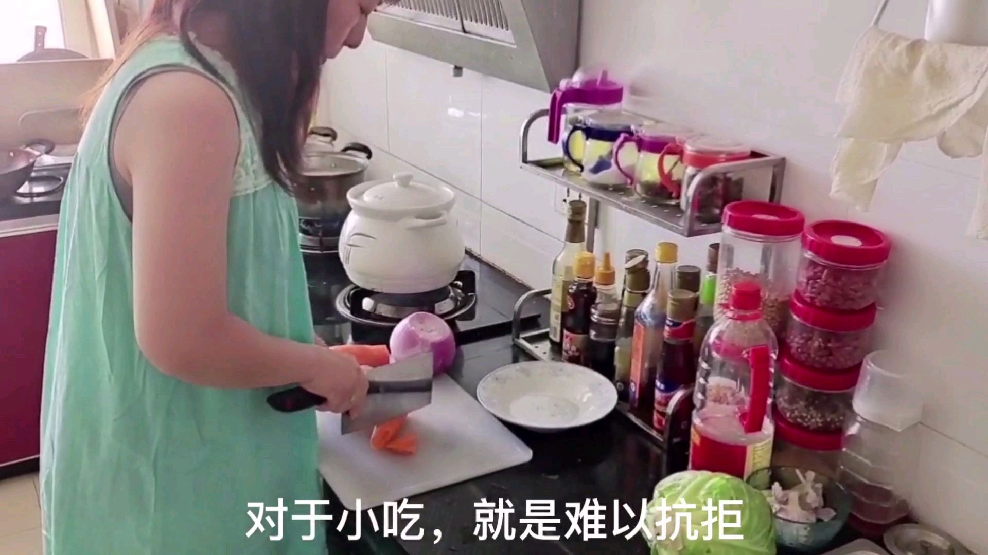 自己动手做炒河粉,满满一大盆可比外面卖的实惠多了!