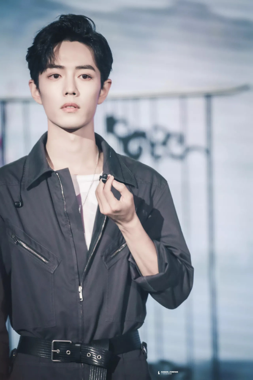 肖战录制节目工装连体裤穿搭太帅了. 183.