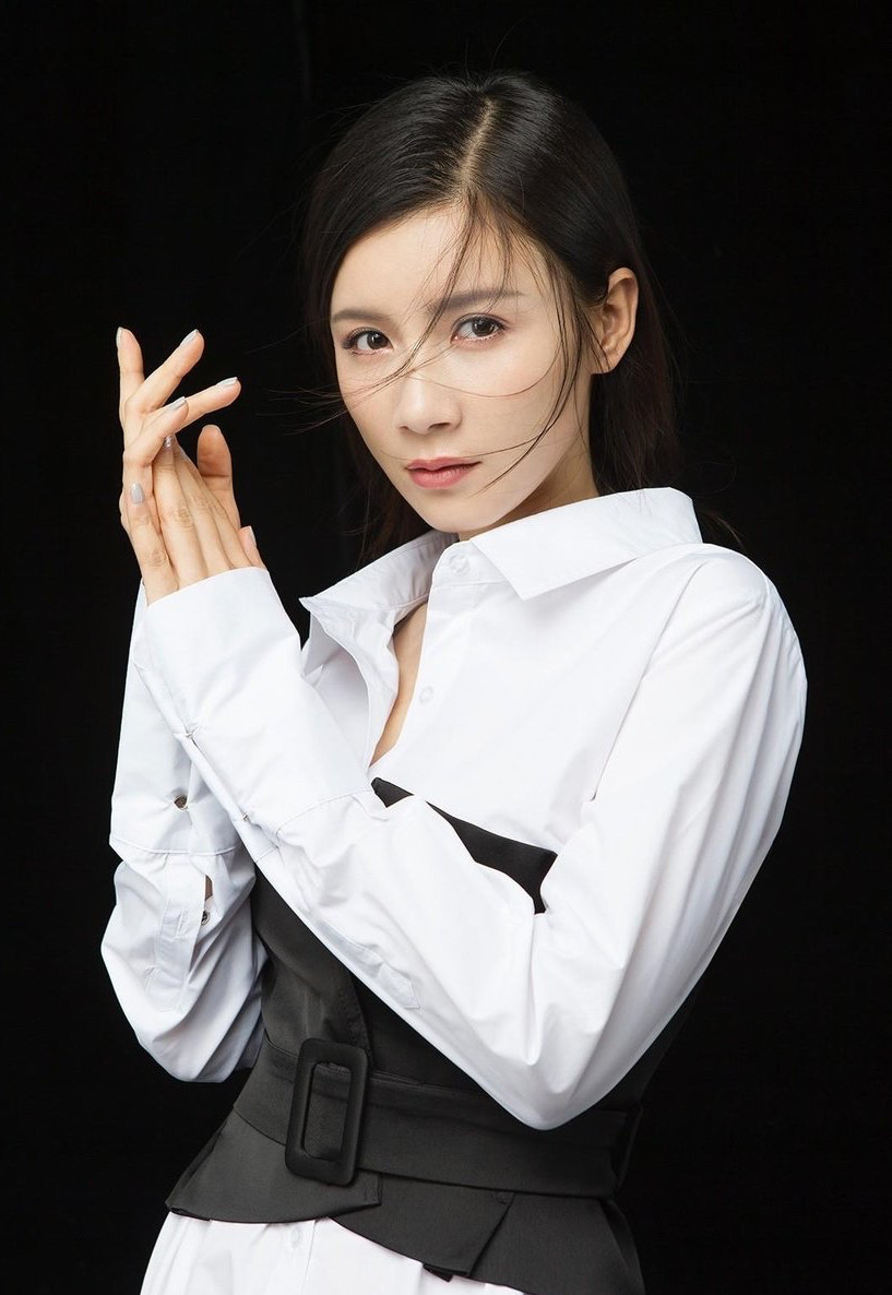 徐立:肌肤胜雪,花容月貌