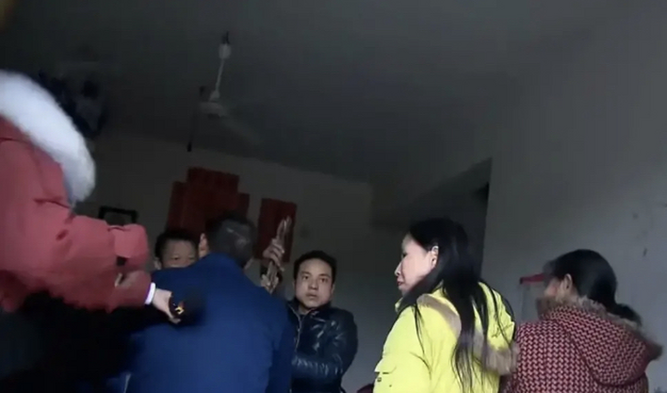 唐沁35岁时说: 女儿认为农村户口有好处,便于孩子在城里上学,但丈夫