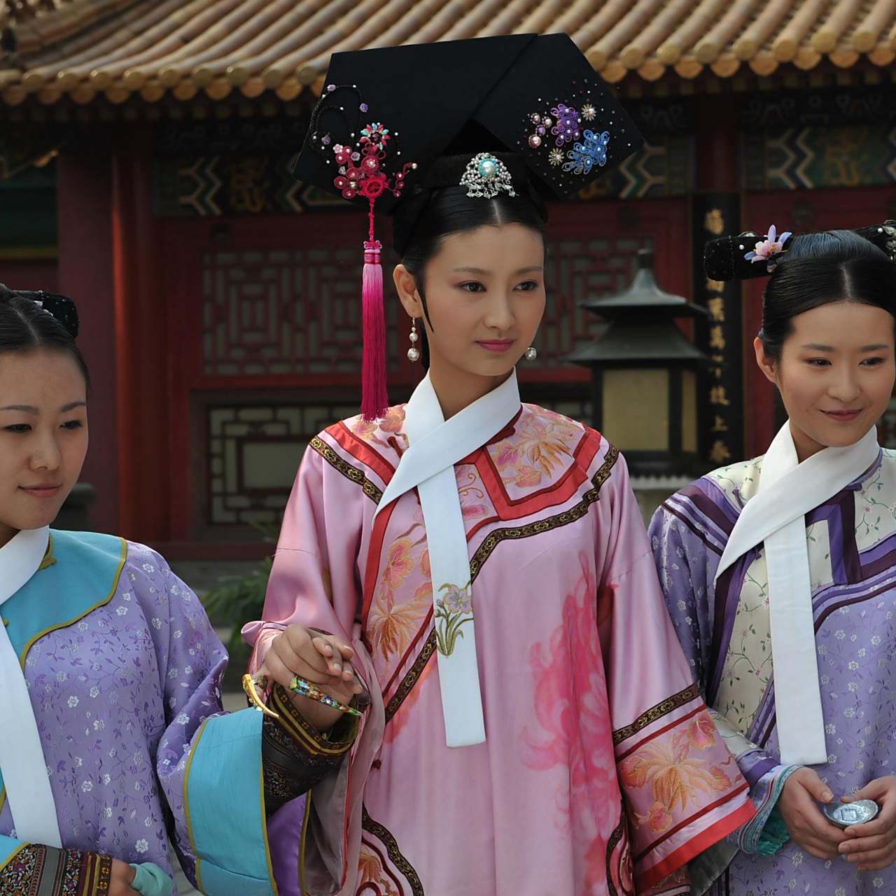 宁可枝头抱香死,不曾吹落北风中.——《甄嬛传》沈眉庄