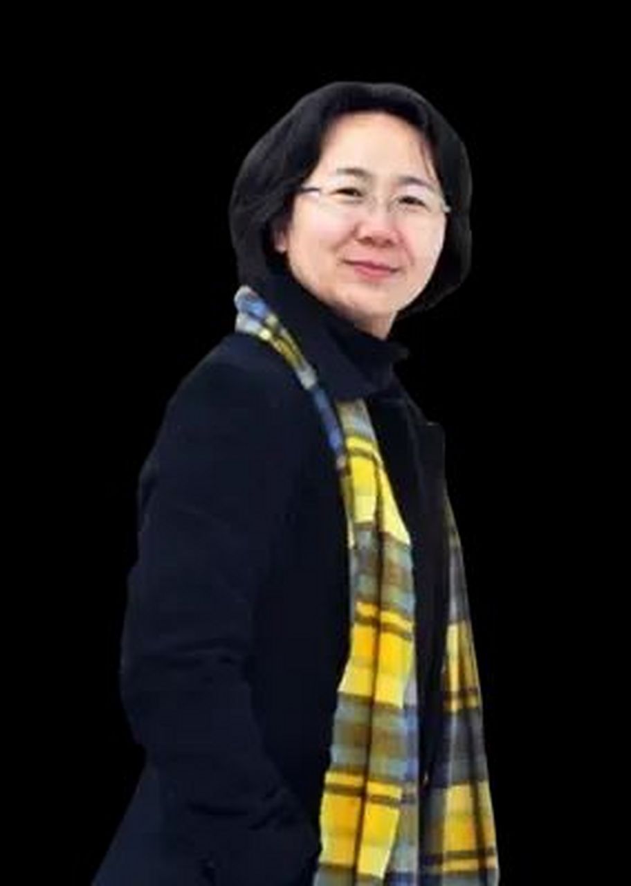 陈化兰,女,1969年3月出生于甘肃省白银市,1987年,18岁的陈化兰考入