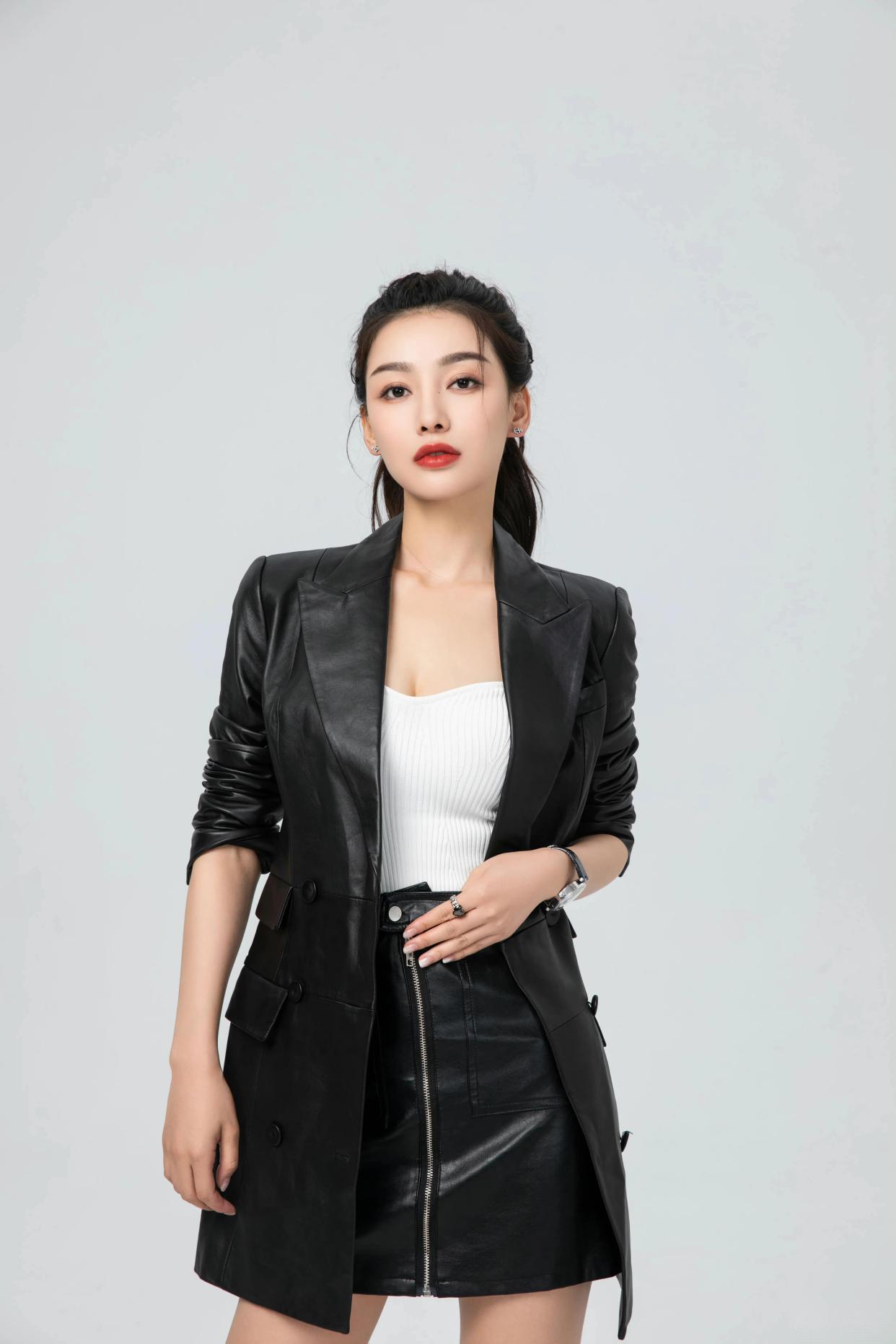 美女明星付美,青春靓丽,性感迷人