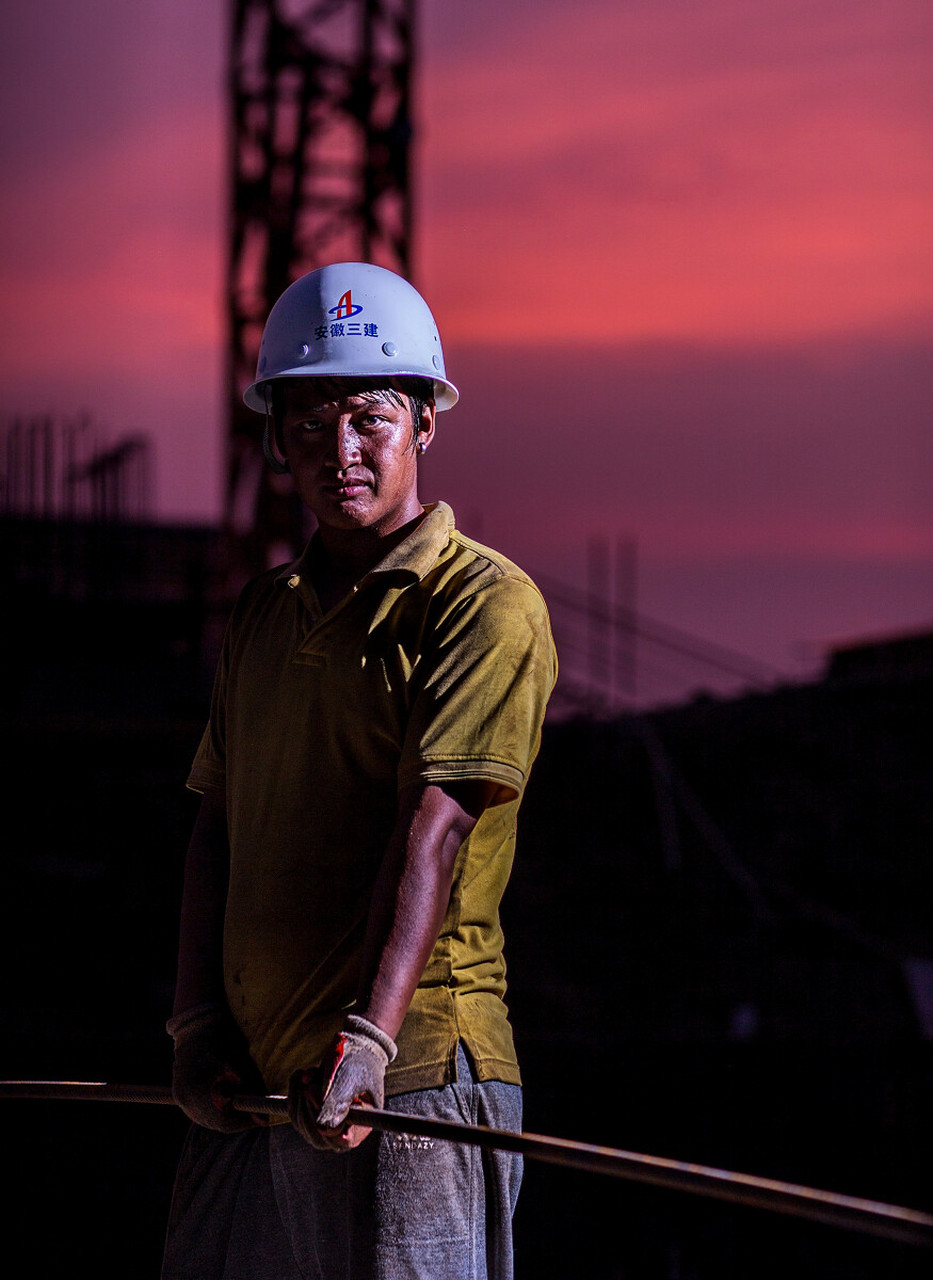 又过了枯燥无味的一天,我是一名80后的工地搬砖水电工,天天重复着一样