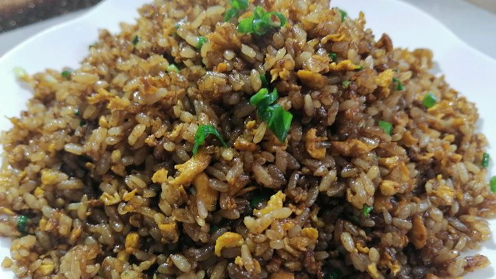 酱油炒饭怎么做才好吃,大厨教你正确做法,香味十足,先收藏了