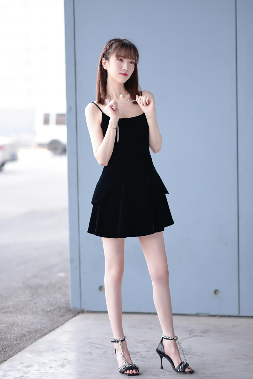 张纯烨  高跟凉鞋美脚