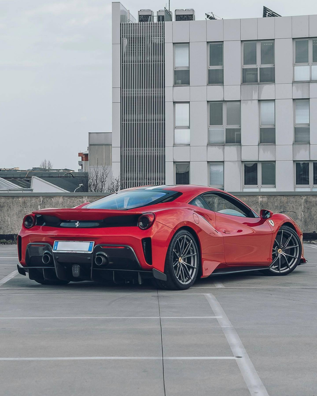 法拉利经典红488pista美到至极