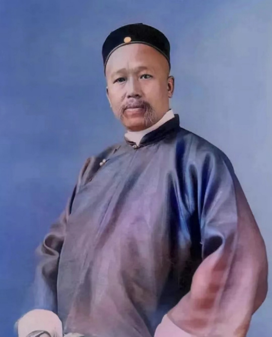 公车上书的康有为,这位晚清时期的政治家和活动家,以其独特的个性和