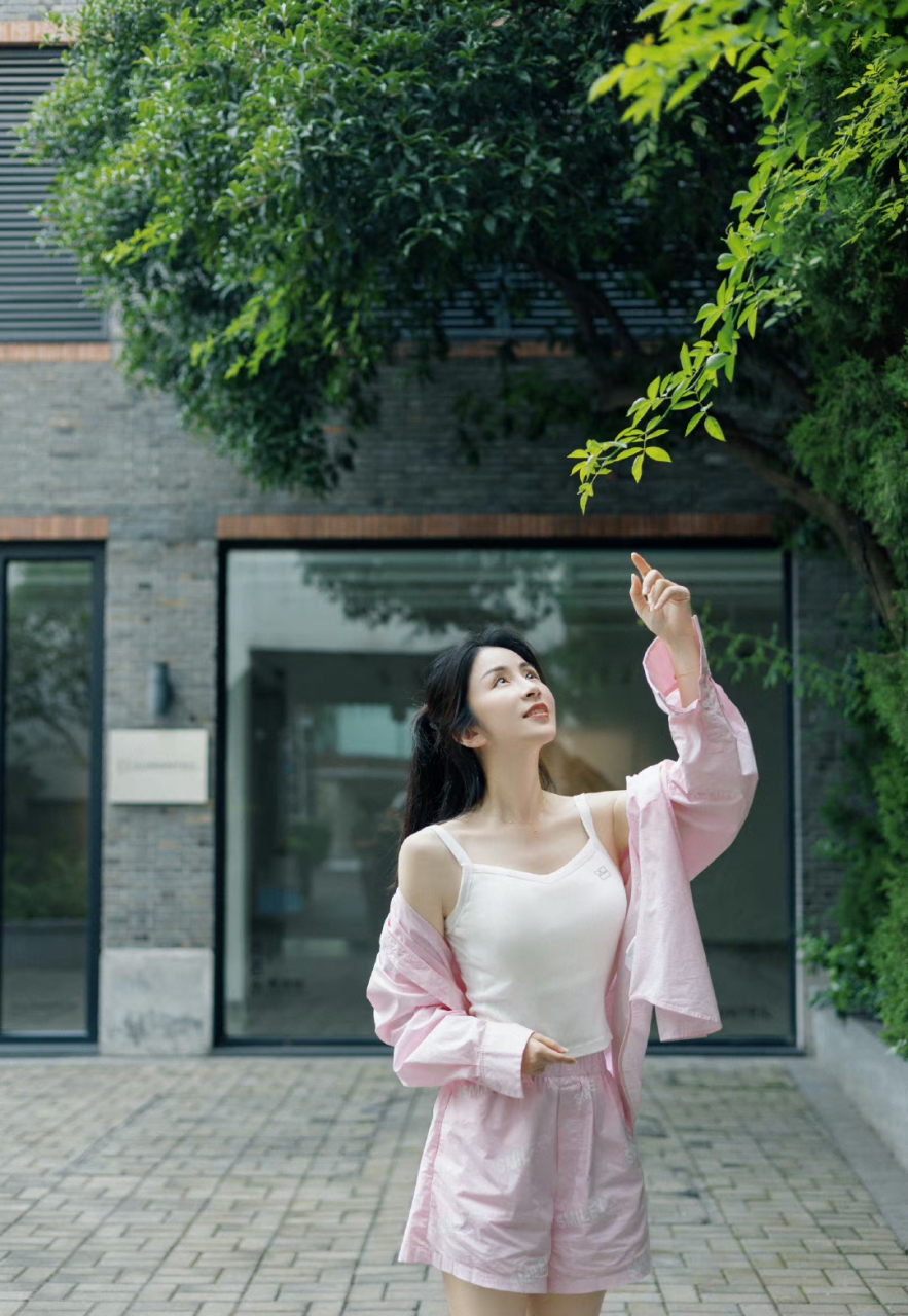 刘庭羽# 这身装扮真好看,很适合夏天诶