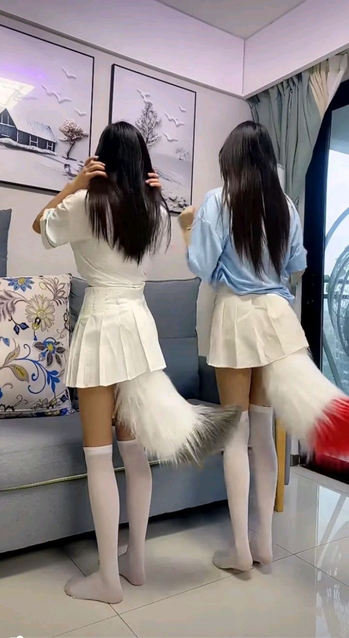 我很好奇,这狐狸尾巴到底是怎么穿上去的?