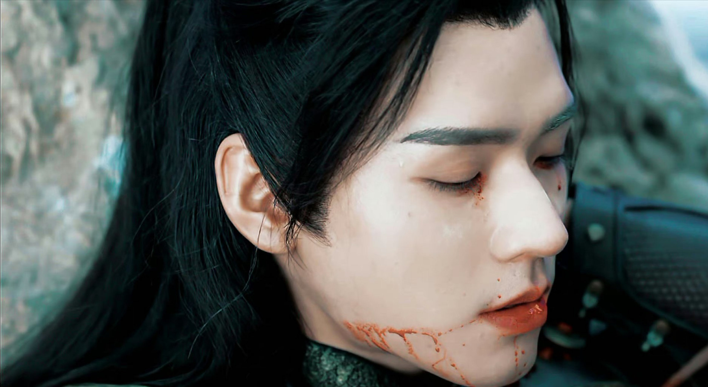 龚俊演的韩烨,身中数箭,凄美战损照.其实真的很美,看着也很凄凉.