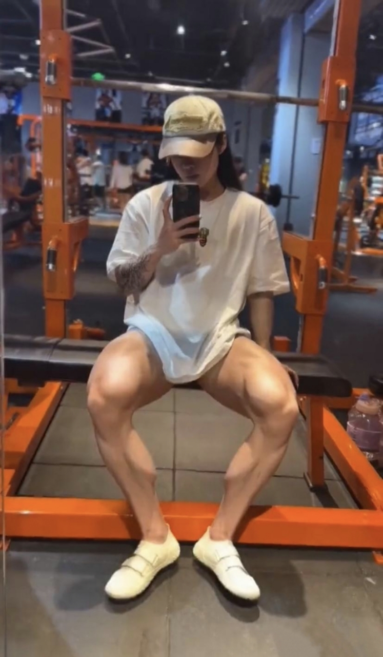 谁说女子不如男,看着腿部肌肉可以吊打一堆男人