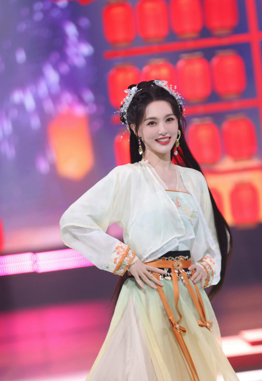 唐嫣穿古装真漂亮,清新俏丽,笑容甜美,满满的青春气息!