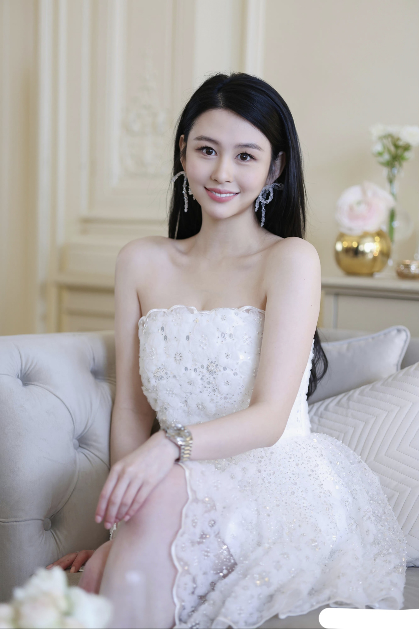 邱淑贞女儿沈月最新照片,好漂亮!很自然的美!#我们都爱聊八卦