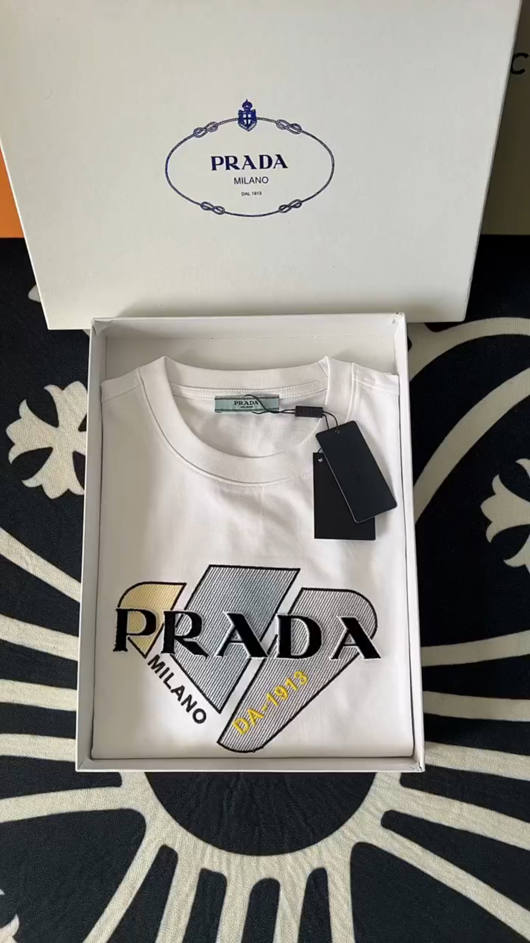 普拉达字母刺绣短袖t恤