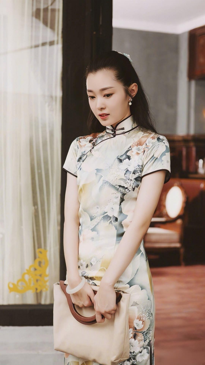 身穿旗袍裙的宋轶,你看漂亮吗?