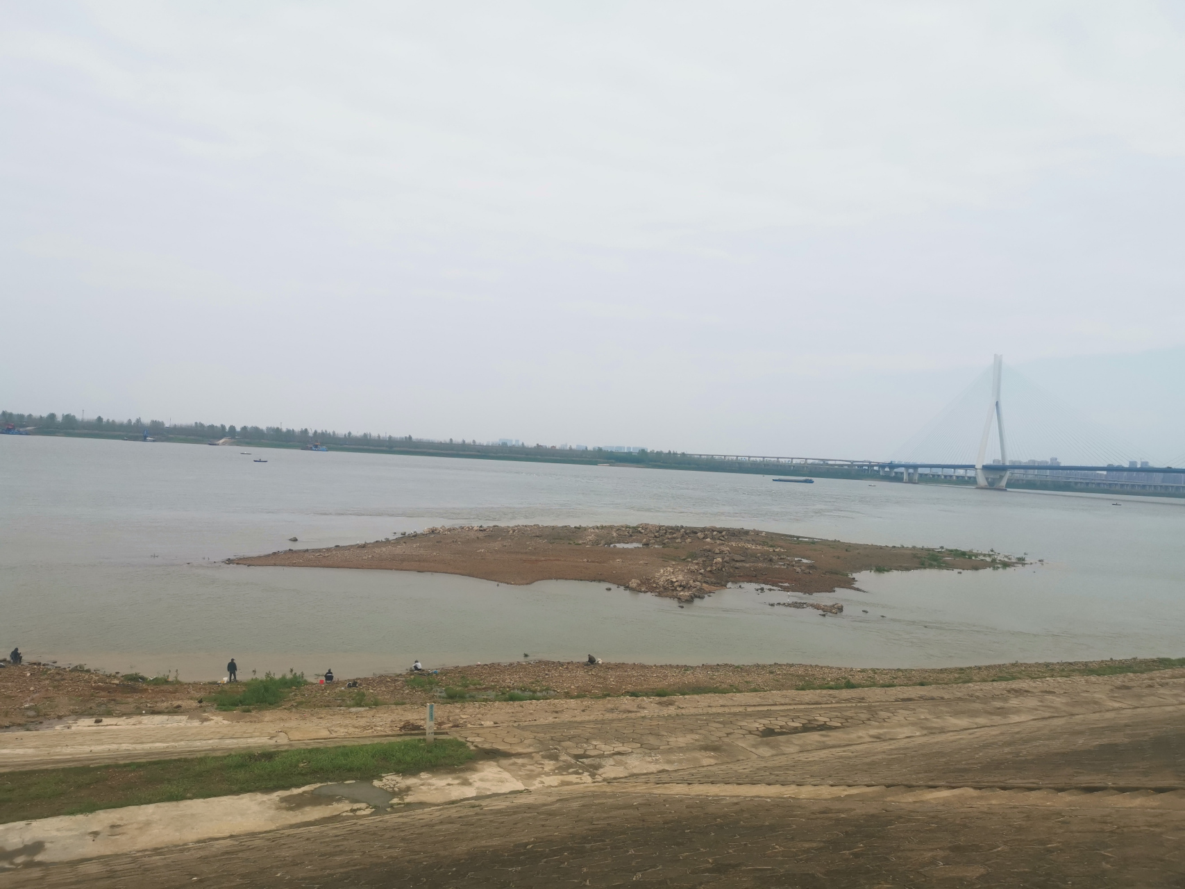 清明节去江夏,嘉鱼县簰洲湾长江大拐弯处兜兜风,参观中山舰博物馆