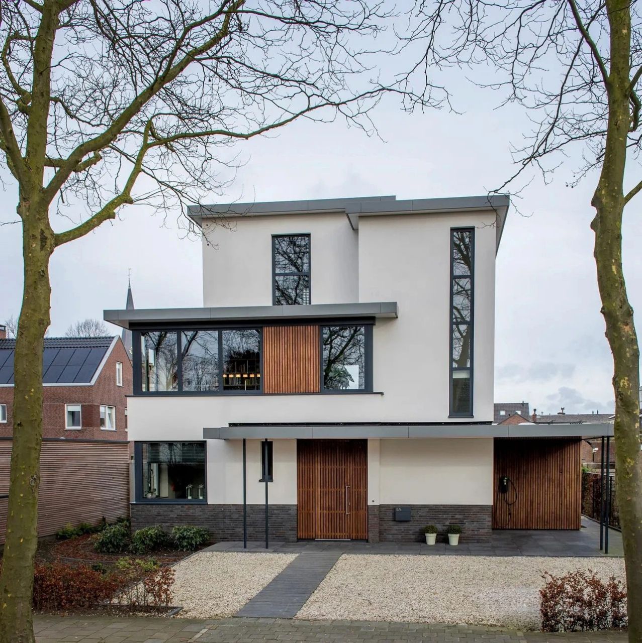 这栋时尚简约的现代风格自建房,三层总面积约300平.