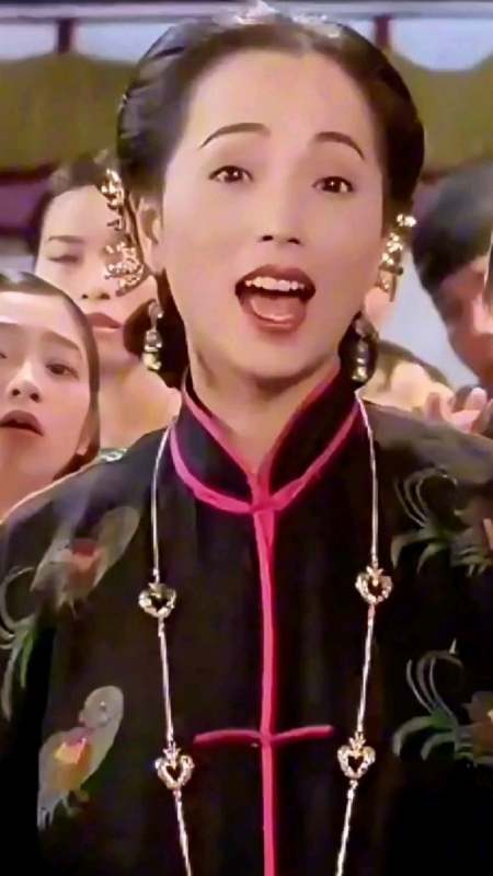 风华绝代的石榴姐变身凤来楼的三姑九品芝麻官苑琼丹