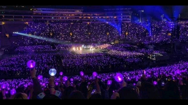 防弹少年团bts粉丝不满演唱会门票翻到250万,粉丝只是摇钱树!