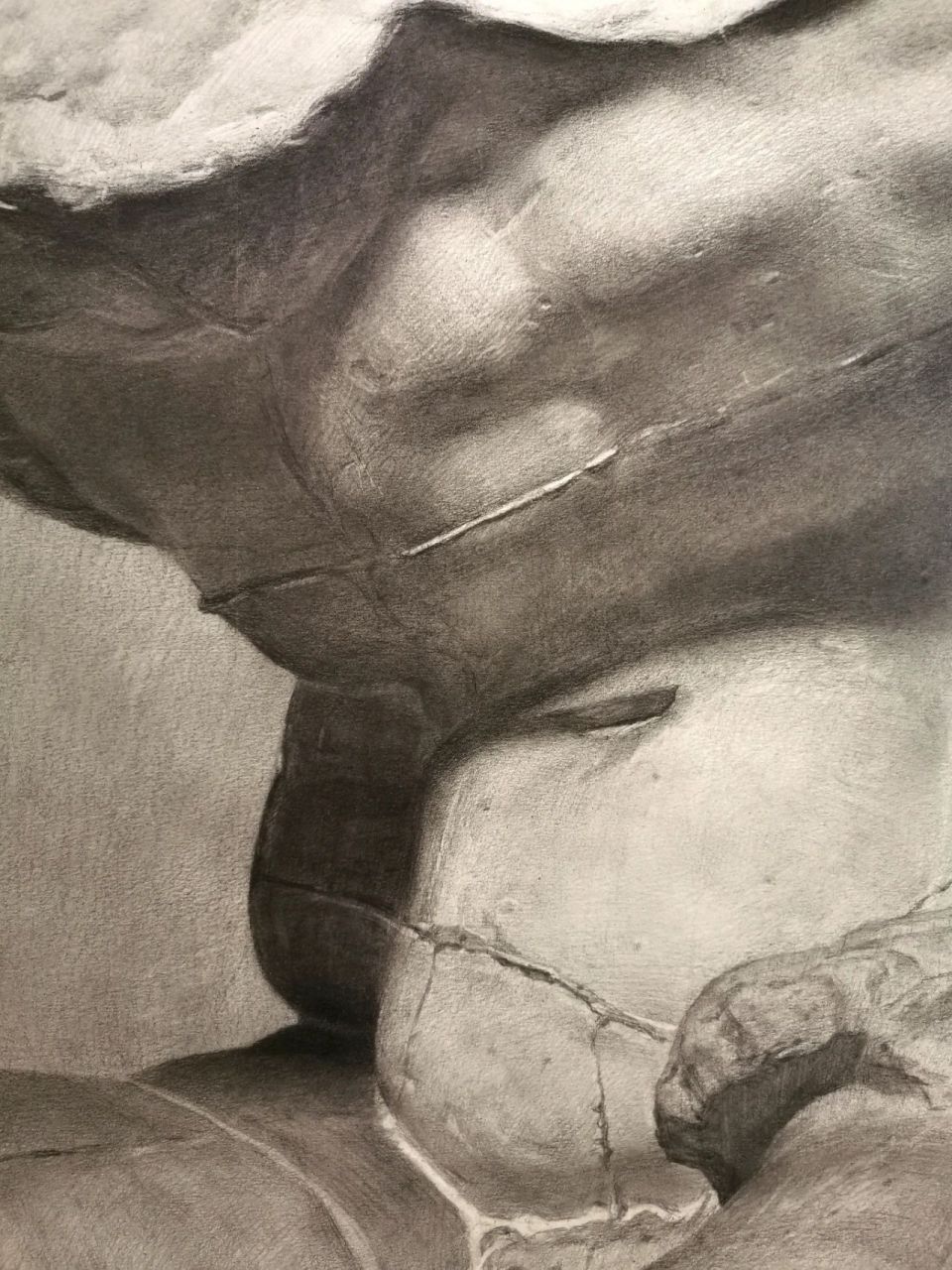 贝维德雷躯干石膏素描,作者用60小时不到时间,全开纸张,铅笔画的.