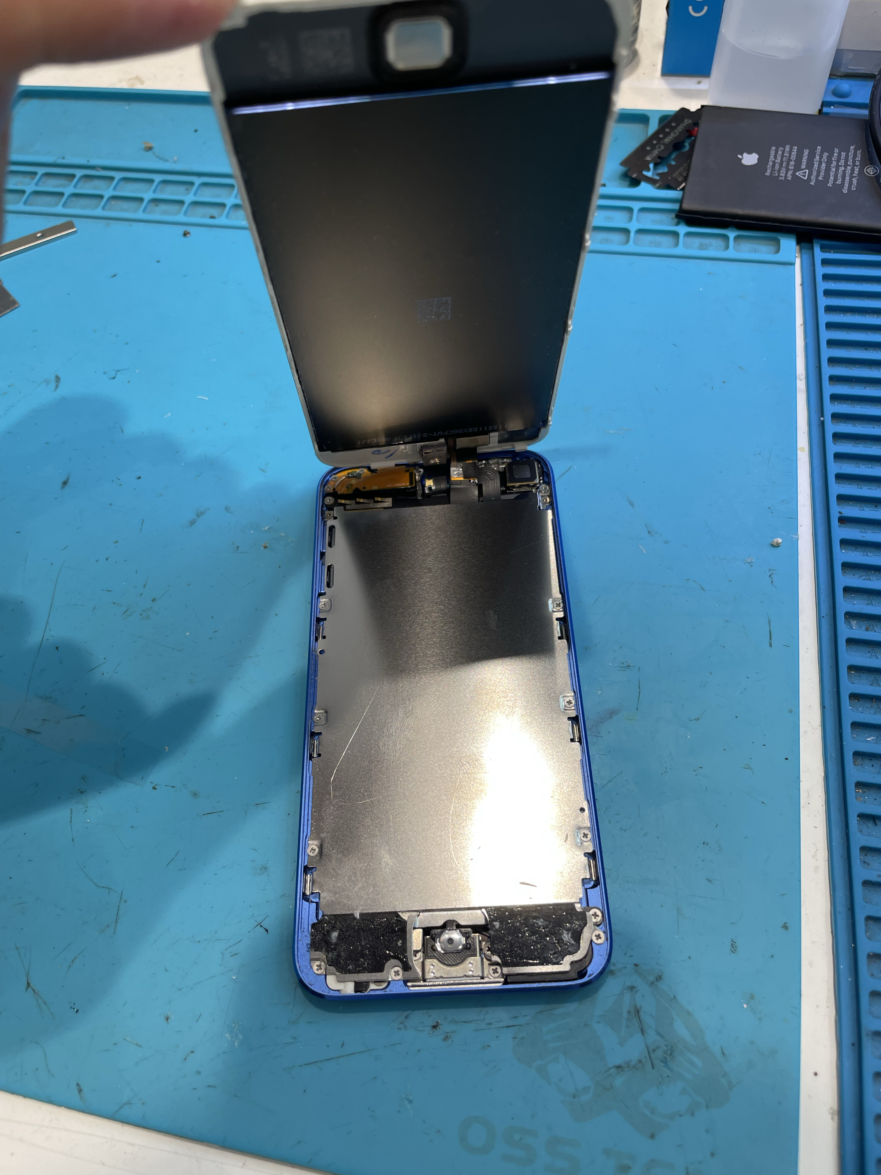 昆明客户送修一台ipod touch6播放器过来维修故障是电池不耐用了