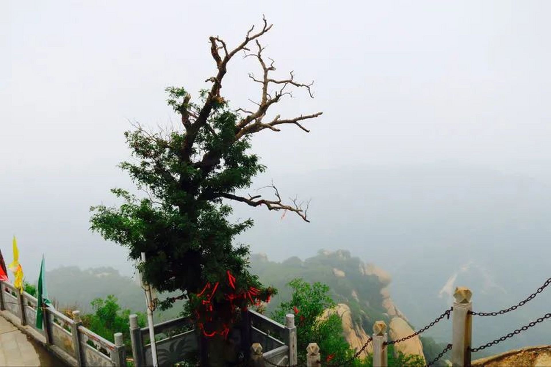 铜山风景区位于河南省驻马店市泌阳县城东30公里处,南依桐柏山,北和伏