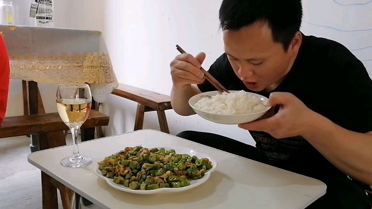 这才是尖椒炒鸡蛋的正确做法,香辣过瘾配两碗米饭,一盘不够吃