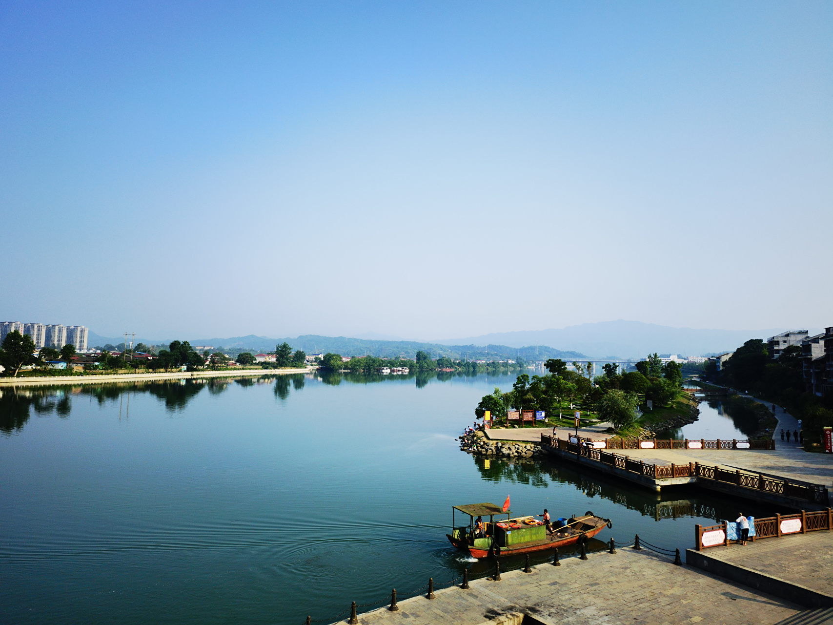 水墨画(芷江和平湖早晨风景)