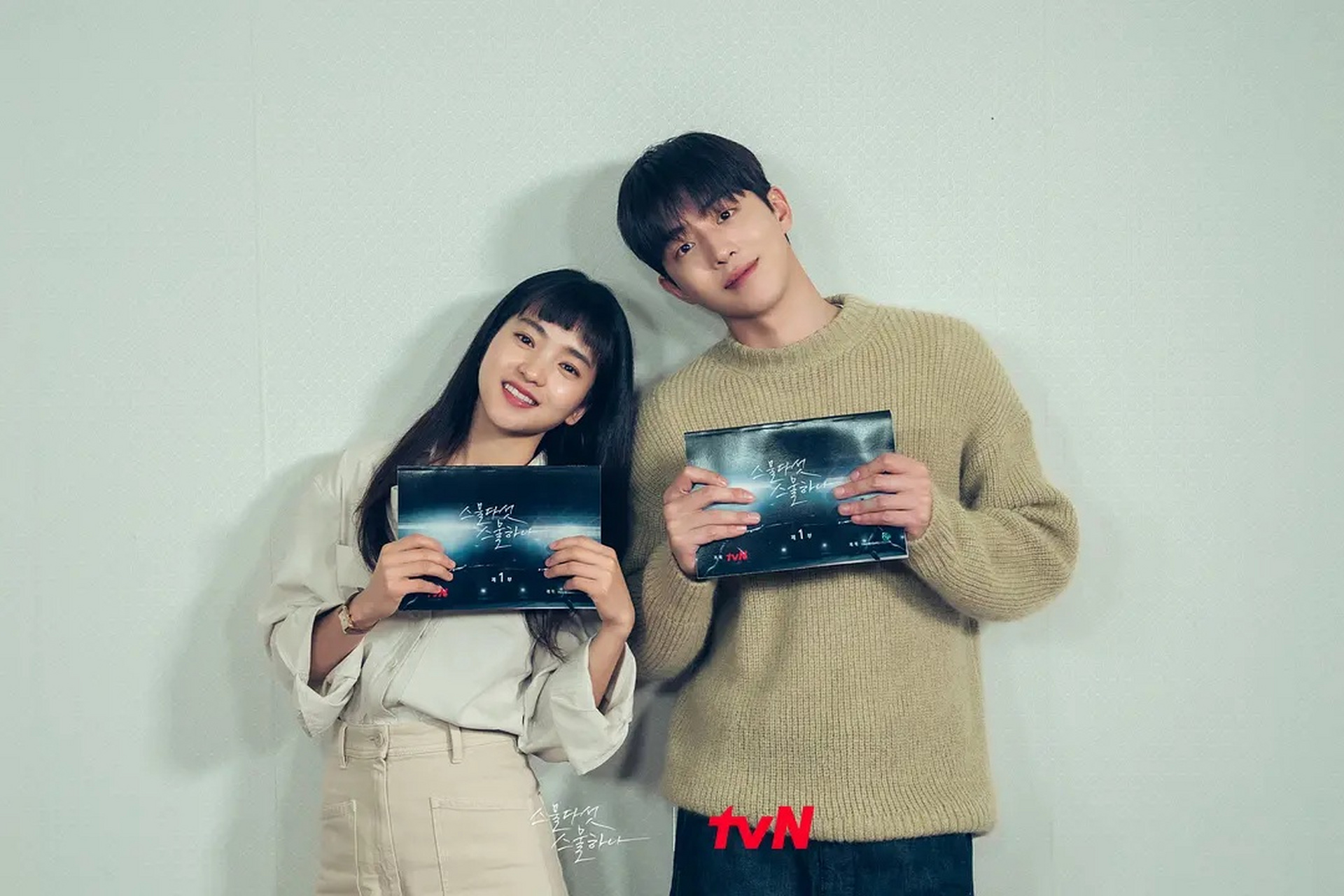 南柱赫颜值回春 金泰梨被刘海封印的美貌