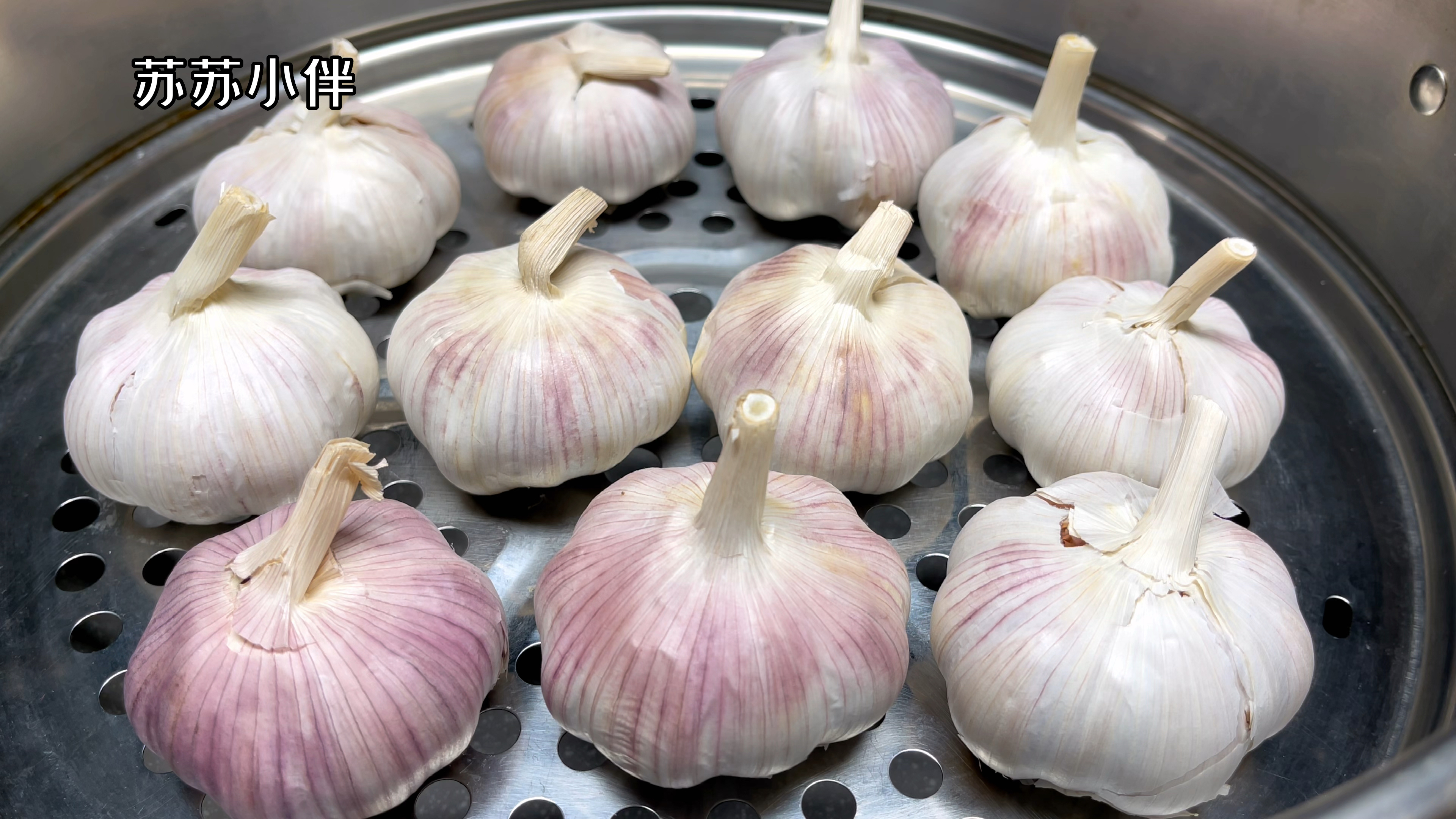 把大蒜放锅里蒸一蒸，想不到作用真厉害，解决很多人的问题，实用