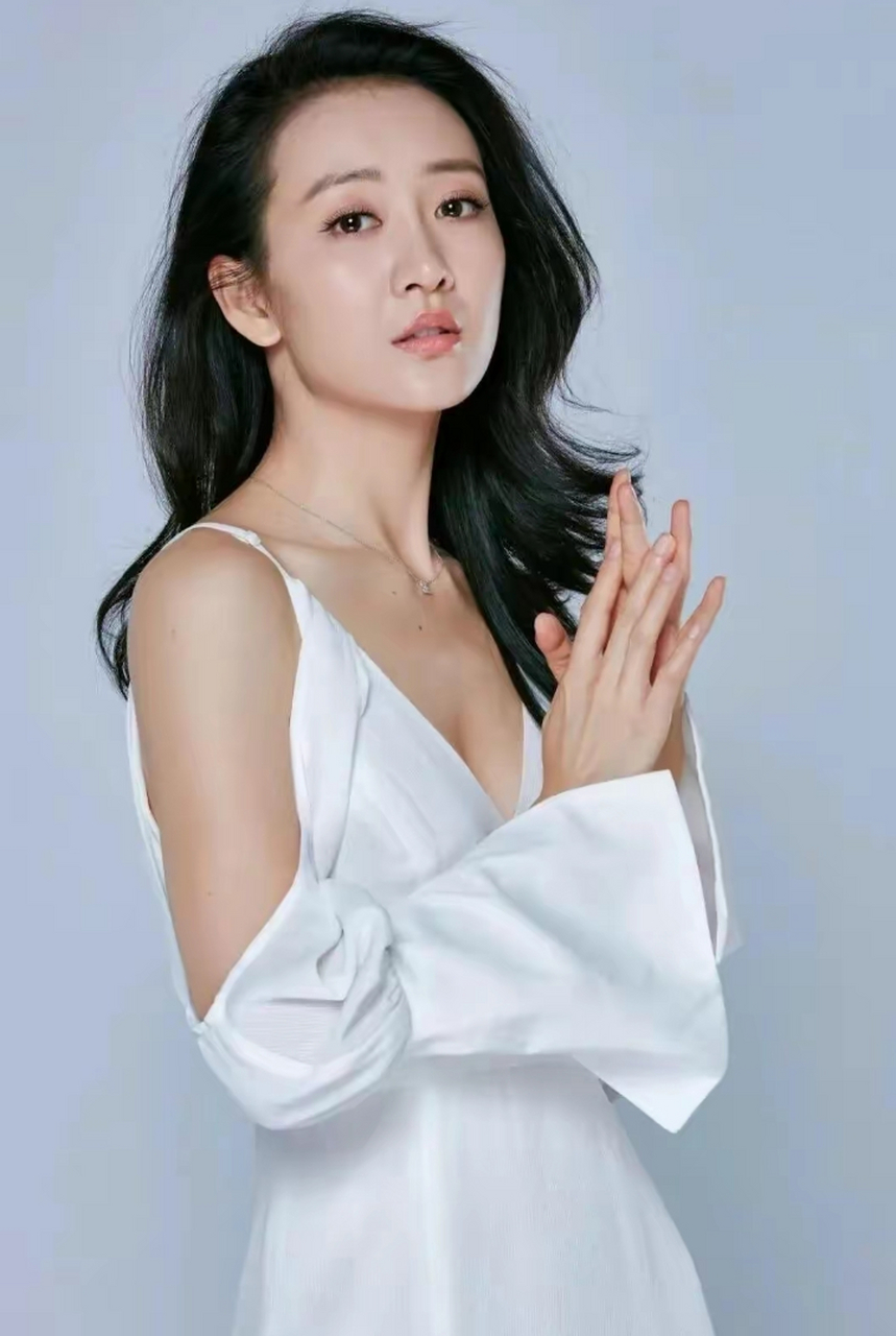 王欧美丽大方,性感迷人